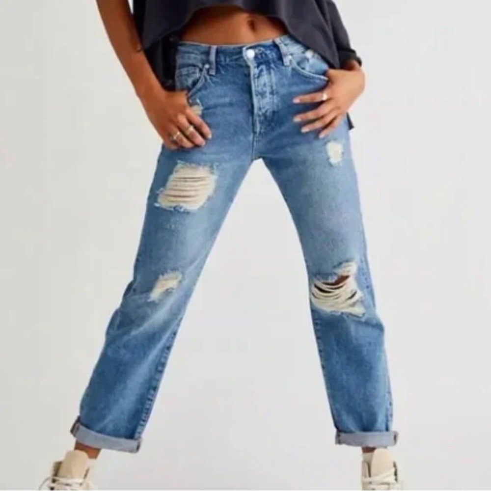 Free People ribcage high rise distressed boyfriend jeans size 27.